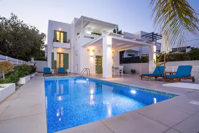 Image de Villa de luxe, Gennadi, Pure Elegance w. Piscine privée, à pied de la plage et du village! !