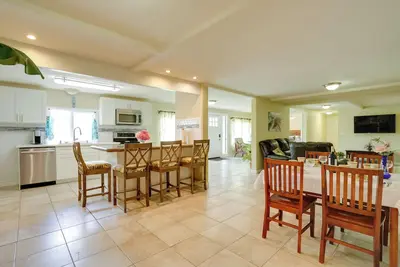 Image de Nouveau! Rénové Honolulu Condo - 6 Mi à Waikiki!