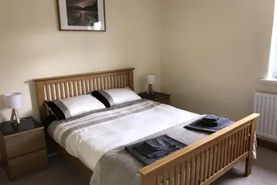 Image de Spacieux 4 bedrooym semi dans un quartier résidentiel calme à 15 minutes à pied de Brecon