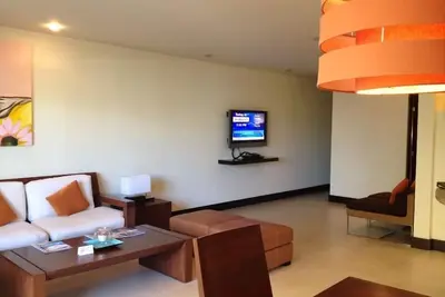 Image de Situé entre la plage de Coco et la 5ème avenue. \"Tarif spécial été\"