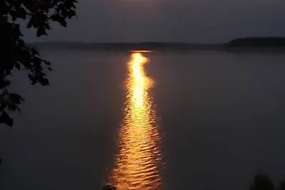 Image de Grande maison de ranch avec une vue magnifique sur le lac