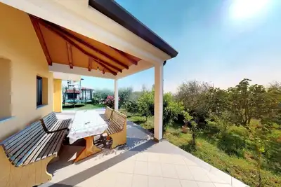 Image de Appartement de deux chambres avec la terrasse Vilanija, Umag (A-17240-b)