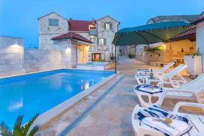 Image de Maison pour la famille avec la piscine Skrip, Brac (K-17345)