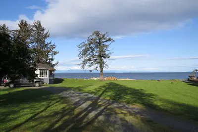 Image de Historic Heritage Beach House avec une vue imprenable!