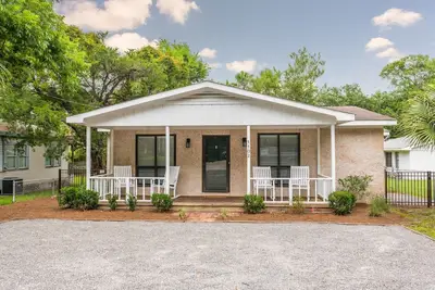 Image de 3 blocs de la plage. Animaux acceptés. Cour clôturée.
