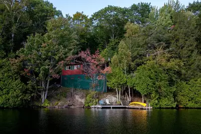 Image de Waterfront cottages deluxe 3 bedroom near muskoka Pet Friendly in Sunny Point Resort