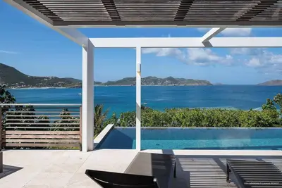Image de Design somptueux et vues sur l'océan, jolie piscine, coin repas Alfresco, Wifi gratuit