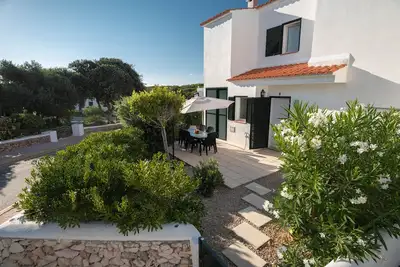 Image de Maison avec jardin à côté de la plage avec wifi