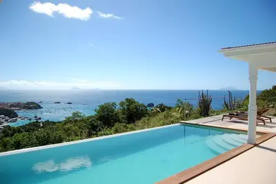 Image de Longue piscine chauffée, vue exceptionnelle sur le port et l'océan, salle à manger Alfresco, Wifi gratuit