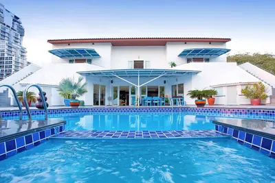 Image de Piscine privée & Gym - 8 Chambre Villa