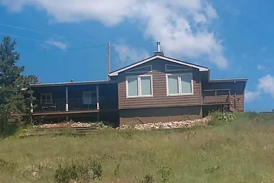 Image de Un coin de paradis avec ce confortable chalet de 2 chambres à coucher à couper le souffle. 4-6 personnes.