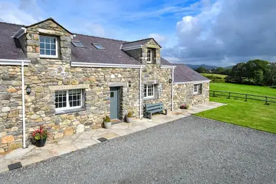 Image de Llys Mawr - Trois Chambres Maison, Couchages 6