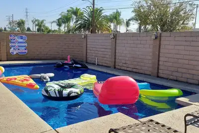 Image de 21 juillet au 27 octobre! Sleeps 20! Parking Gratuit Disneyland! 14 lits! Été disponible