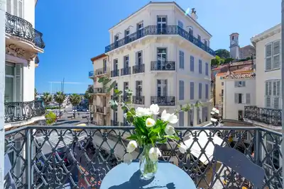 Image de Nouveau! Appartement de luxe de 3 chambres et 3 salles de bain avec balcon et vue sur la mer à côté du marché local