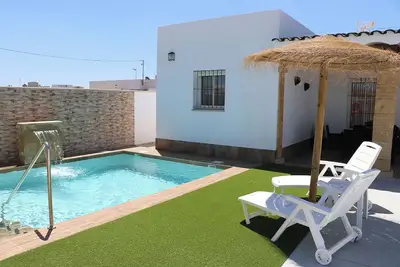 Image de Villa avec piscine privée et WiFi