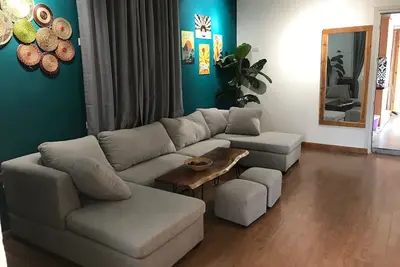 Image de Duplex centre-ville - Hottub 2 Br / jardin / immense terrasse privée