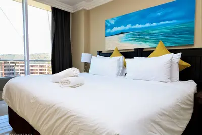 Image de Venez sentir la chaleur et le soleil de Durban dans nos appartements modernes à la plage