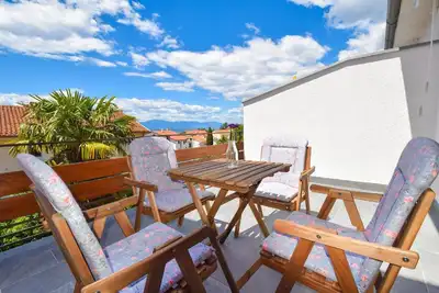 Image de Appartement de vacances Malinska pour 1 - 5 personnes avec 2 chambres à coucher - Appartement de vac