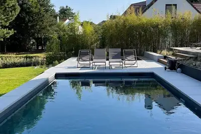 Image de Villa Bois contemporaine, sur le Golf avec Piscine