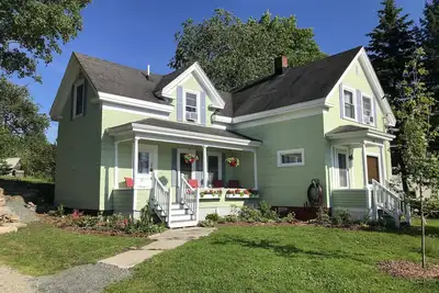 Image de 4 Br 2 Bath ★ Charme historique et confort moderne