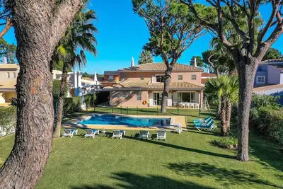 Image de Villa fantastique avec jardin de piscine privée, Ac et WI_FI