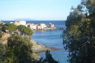 Image de Villa entière sans vis-à-vis avec piscine vue mer sur grand jardin fleuri!