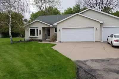 Image de Belle, grande maison proche de l'Eaa