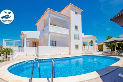 Outstanding Villa W/ Private Heatable Pool, Free Wi-Fi, Very Close To The Beach