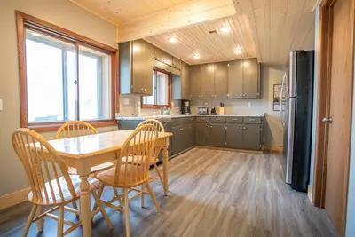 Image de Cabine et dortoir récemment rénovés sur le lac Alexander