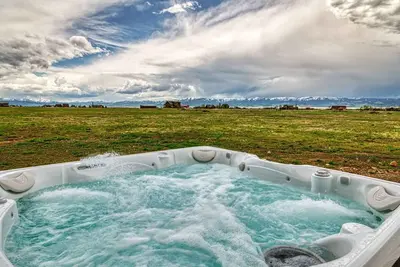 Image de Wild Cat Cabin - Sleeps 20 / Spa / Idéal pour les familles!