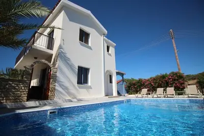Image de Vues panoramiques sur la mer et la réserve naturelle, piscine privée de 8 m, cuisine récemment équipée