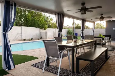 Image de Nouvelle Liste * Vieille ville * Piscine chauffée ** 86inTV * Sports / Playstation * Tout ce dont nous avons besoin c'est vous!