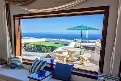 Image de Charmante villa de 3 chambres adaptée aux enfants avec vue imprenable sur la mer, bain à remous et climatisation