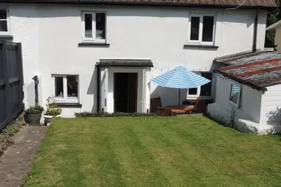 Image de Nouveau! Cottage Riverside 200 Ans Avec Jardin Et Poêle À Bois