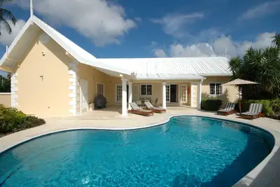 Image de Spacious 3-bedroom bungalow with private pool