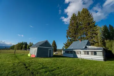 Image de The FarmHouse - Bungalows de Crater Lake
