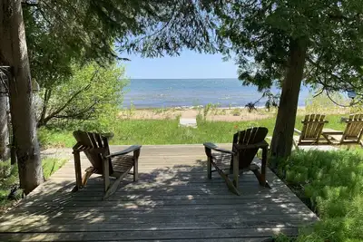 Image de Charmant chalet sur la plage de sable de sable du lac Huron
