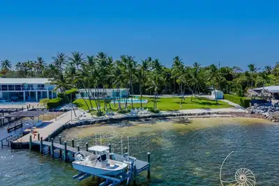 Image de Domaine Islamorada privé en bord de mer avec piscine et impuretés