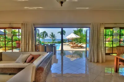 Image de Beachvilla, avec un personnel amical, piscine privée, jacuzzi, petits déjeuners, opt. les diners