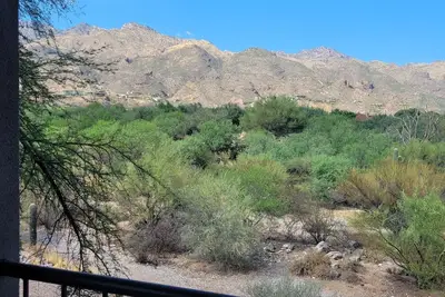 Image de Superbes vues sur la montagne avec baies vitrées dans le salon et la deuxième chambre