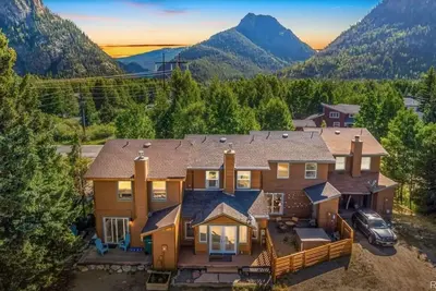 Image de Marcher jusqu'à Frisco Main Street à partir de ce moderne 3 chambres 2. 5 Bath Townhouse