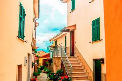 Image de Immersion au vert, loin de la foule mais à 14 km de la mer et des Cinque Terre