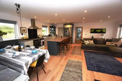 Image de The Greene House avec une vue imprenable 5 étoiles office de tourisme notés