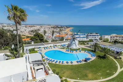 Image de Superbe appartement penthouse Windmill Hill avec vue panoramique sur la mer