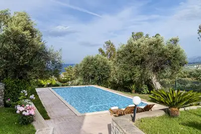 Image de Villa Tla avec piscine et vue panoramique