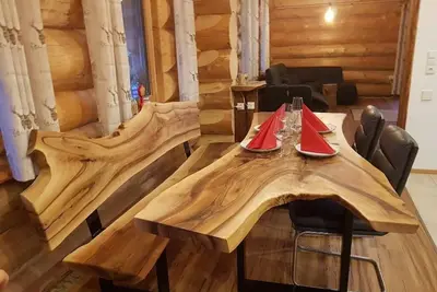 Image de Appartement chalet extravagant en bois de sapin et pierre naturelle. Jacuzzi et sauna.