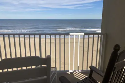 Image de 3 Bd, 2 Ba directement en bord de mer dans la zone de villégiature et la piscine à Dolphin Run à Va Beach