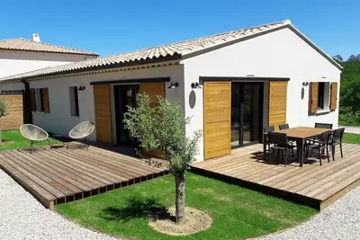 Image de Aiguèze, Gite N°4 climatisé avec piscine