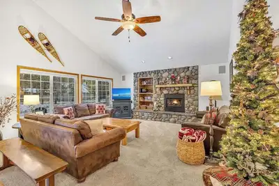 Image de Spacieuse maison située à l'extrémité nord tranquille de Sunriver!