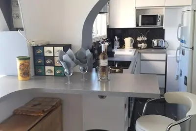 Image de T2 à 5/10mn des plages avec balcon/terrasse